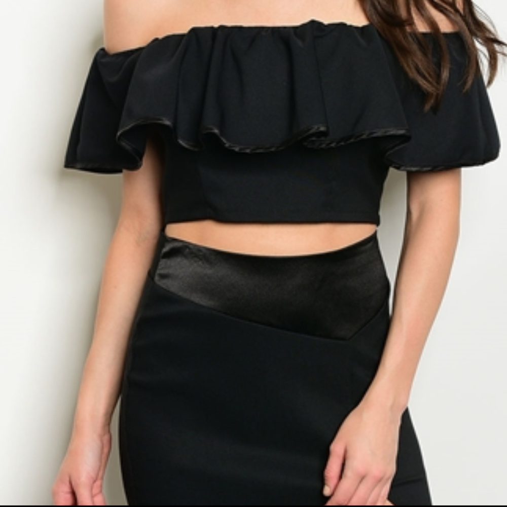 BLACK RUFFLE TOP & SKIRT SET @LAST TWO - Picture 3 of 6